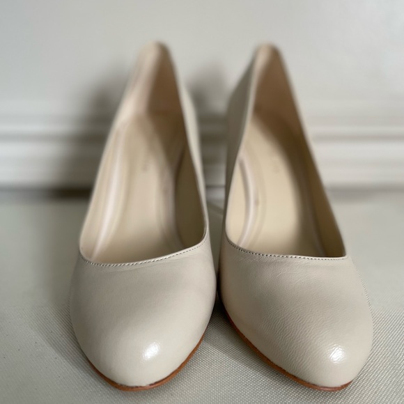 Marc Fisher Light Taupe Round Toe Leather Heels size 8 - Picture 2 of 11